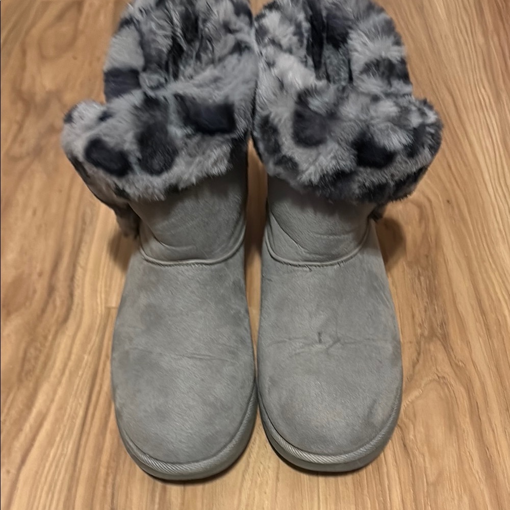 Juicy Couture Gray fleece lined Boots - Picture 3 of 8